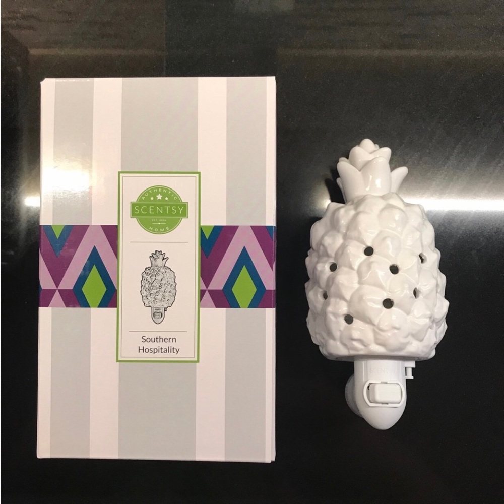 Scentsy White Pineapple Plug-In Mini Warmer
